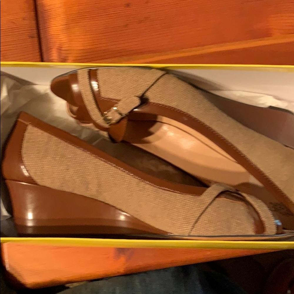 Circa Joan & David. Short brown wedge 8 - Picture 6 of 6